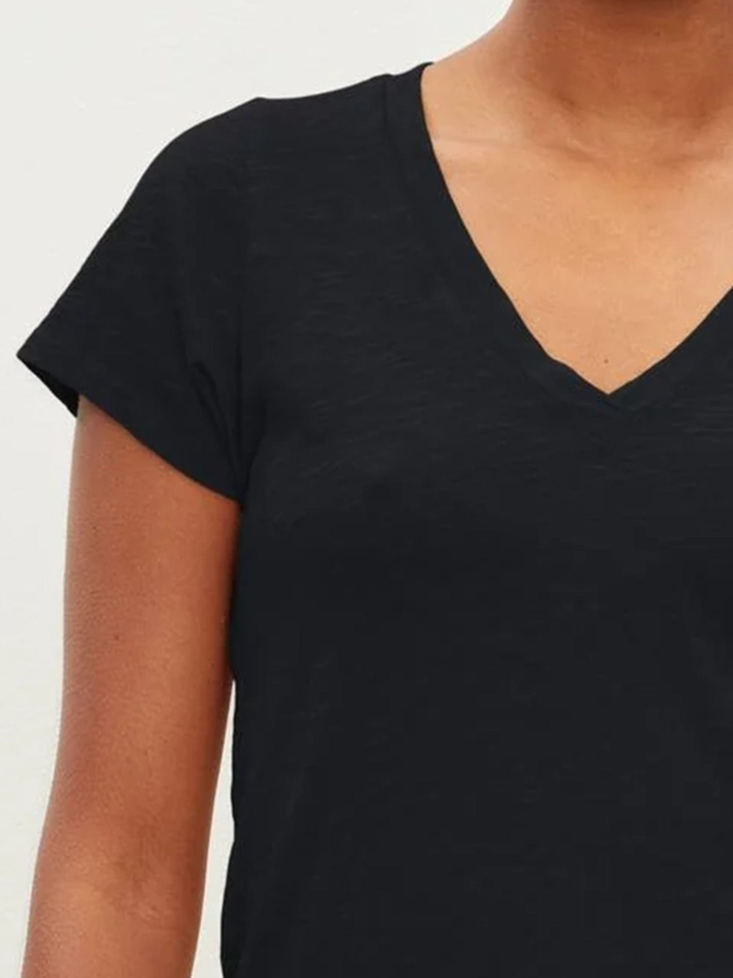 Jilian V-neck Black Tee