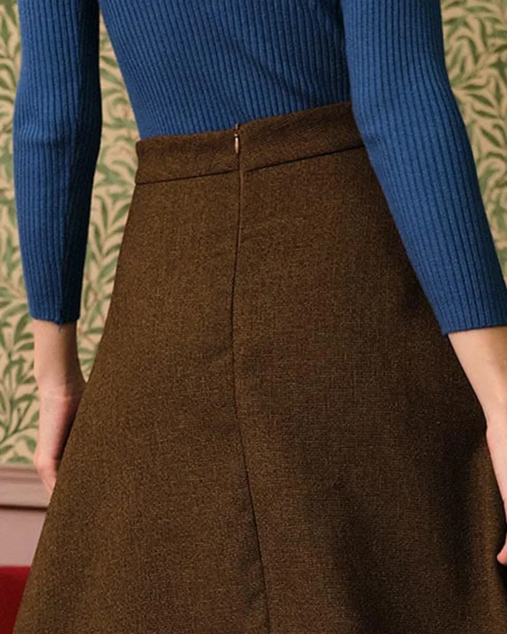 Brown mid-length intellectual skirt