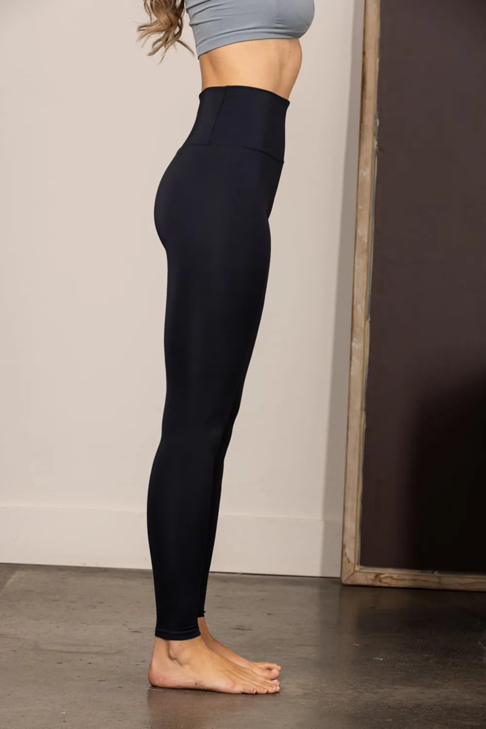 BLACK HIGH-RISE LEGGINGS