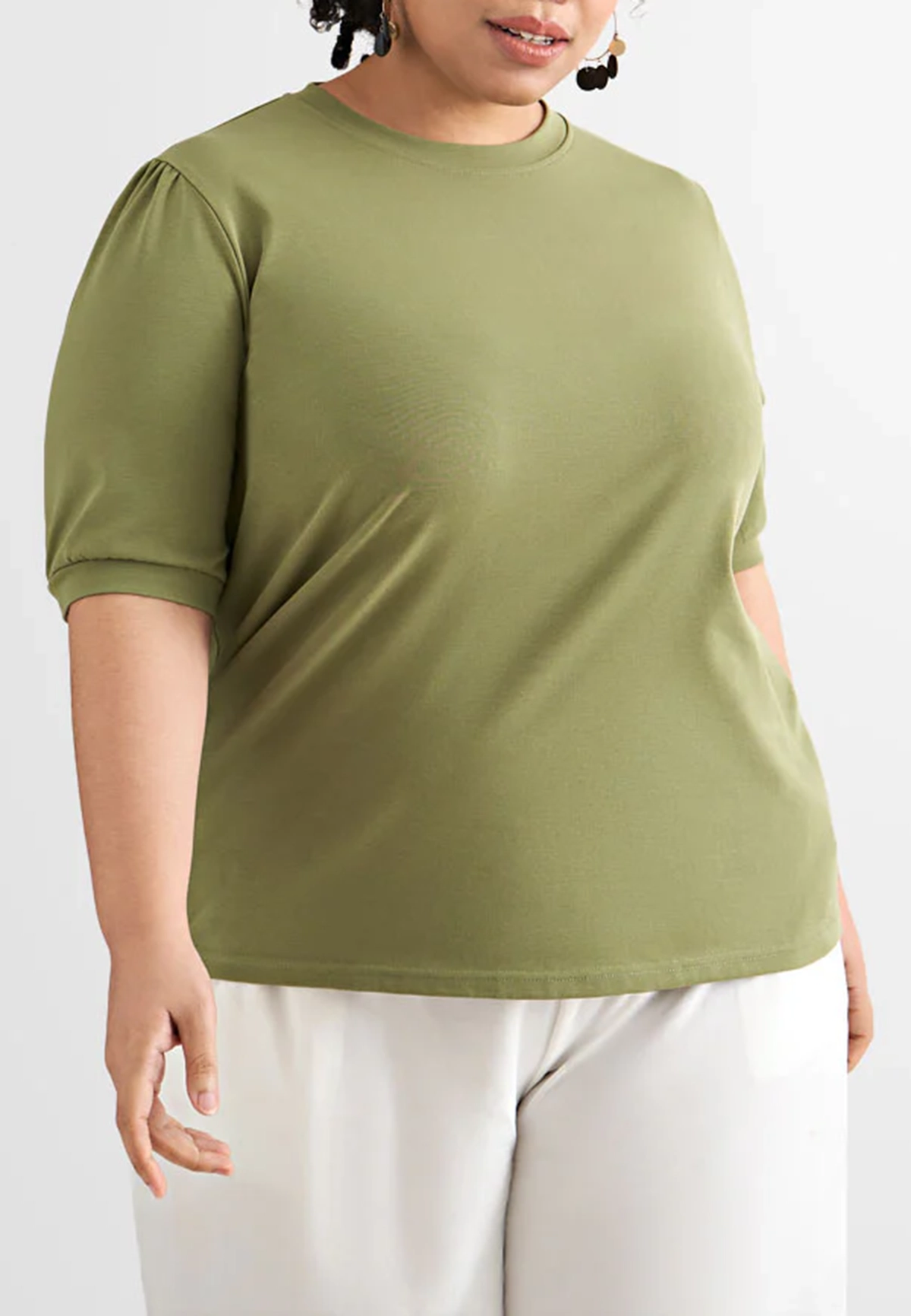 Comfortable loose-fitting top with mid-length sleeves