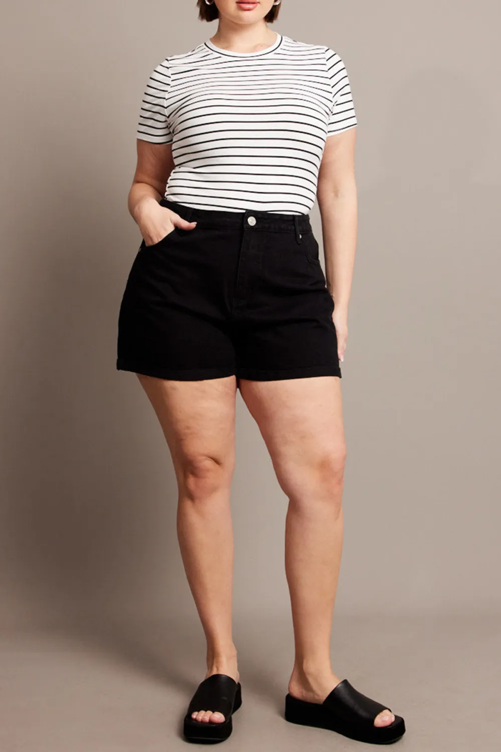 Black Mom Shorts High Rise