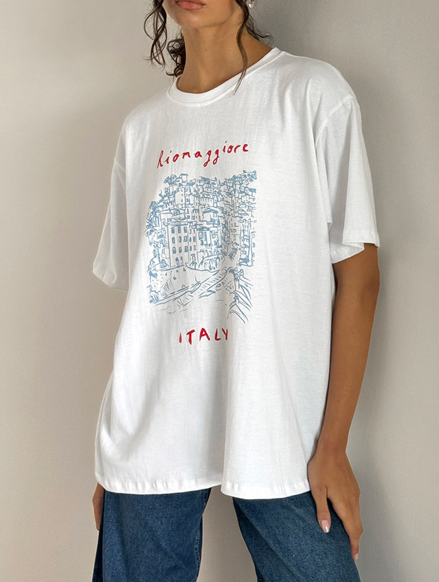 Oversized Basic Tee In Riomaggiore Italy White