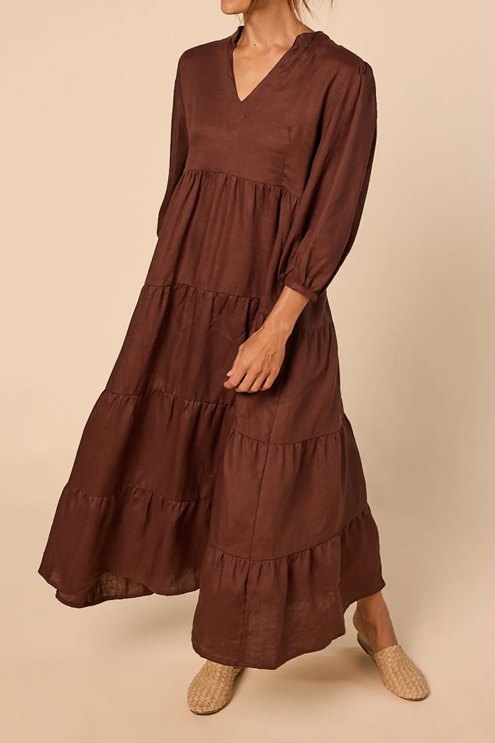 Sabre Linen V-Neck Dress in Raisin