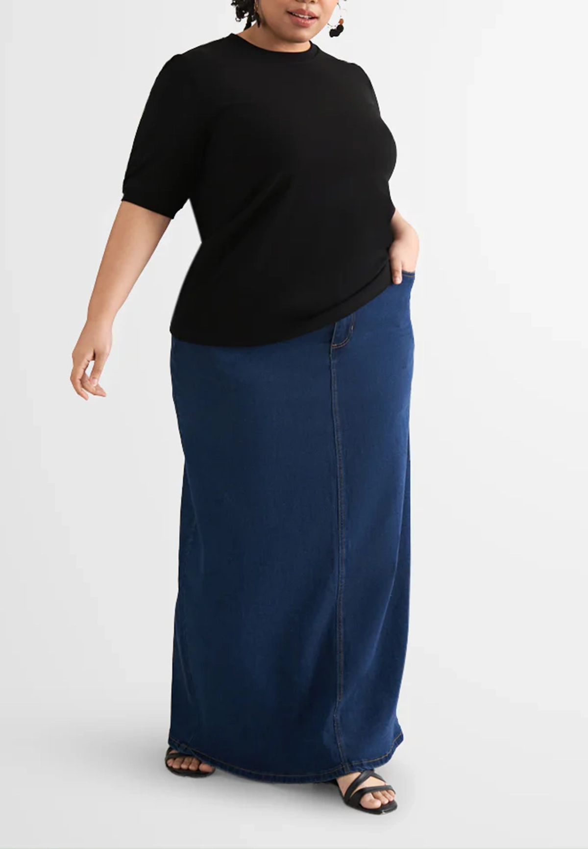 Comfortable loose-fitting top with mid-length sleeves