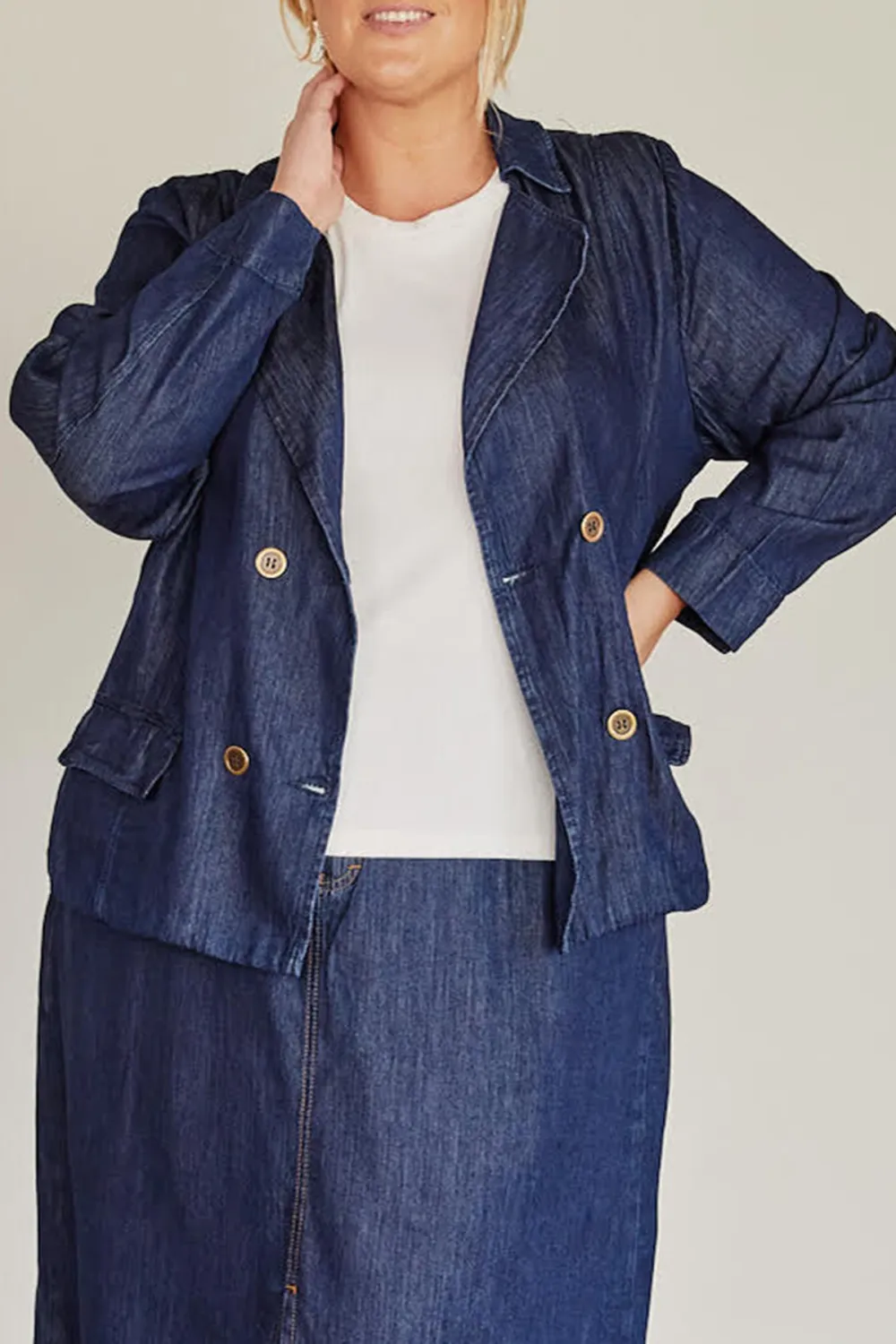 Avalee Tencel Jacket In Dark Wash