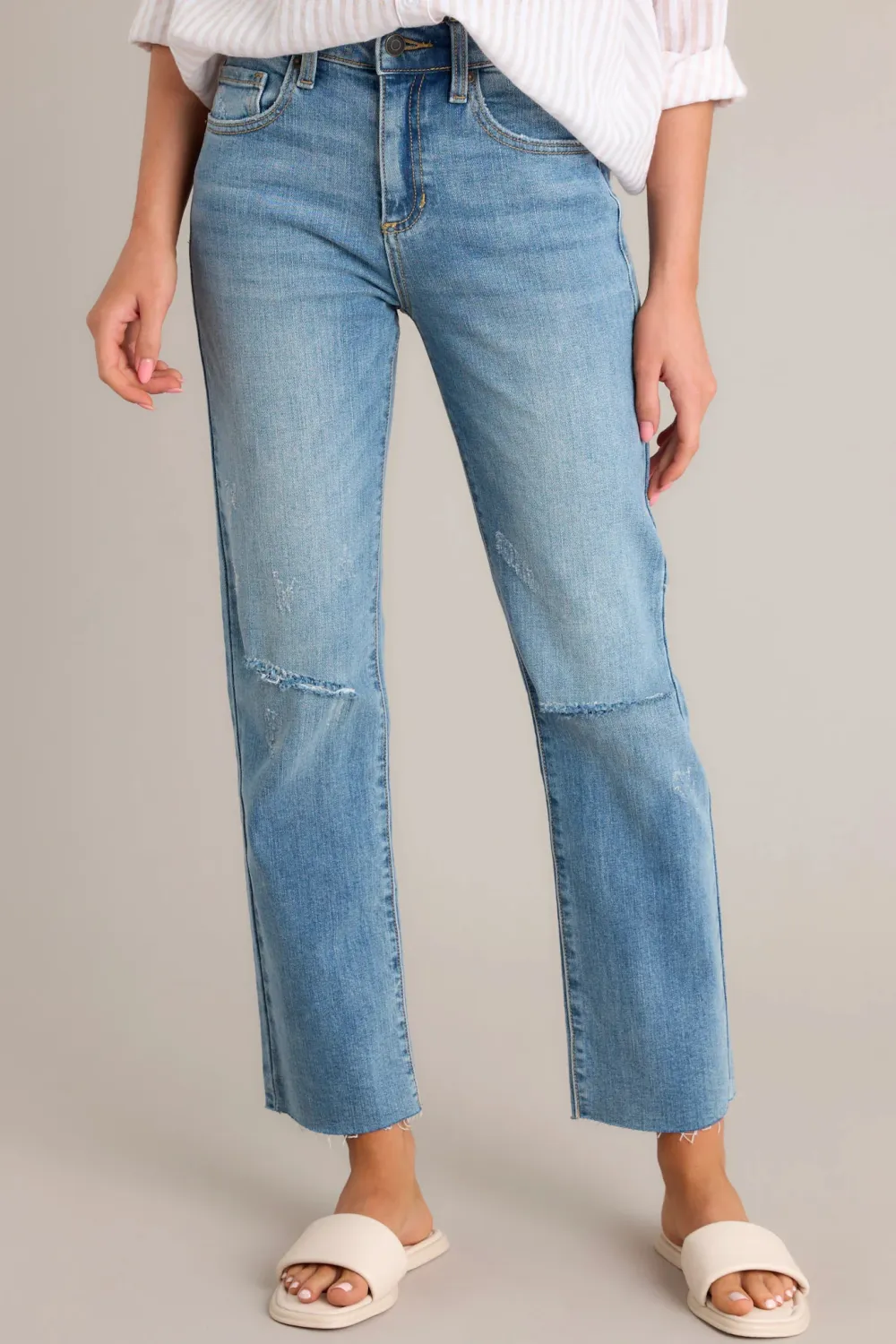 CRUISE CONTROL MEDIUM WASH DISTRESSED JEANS