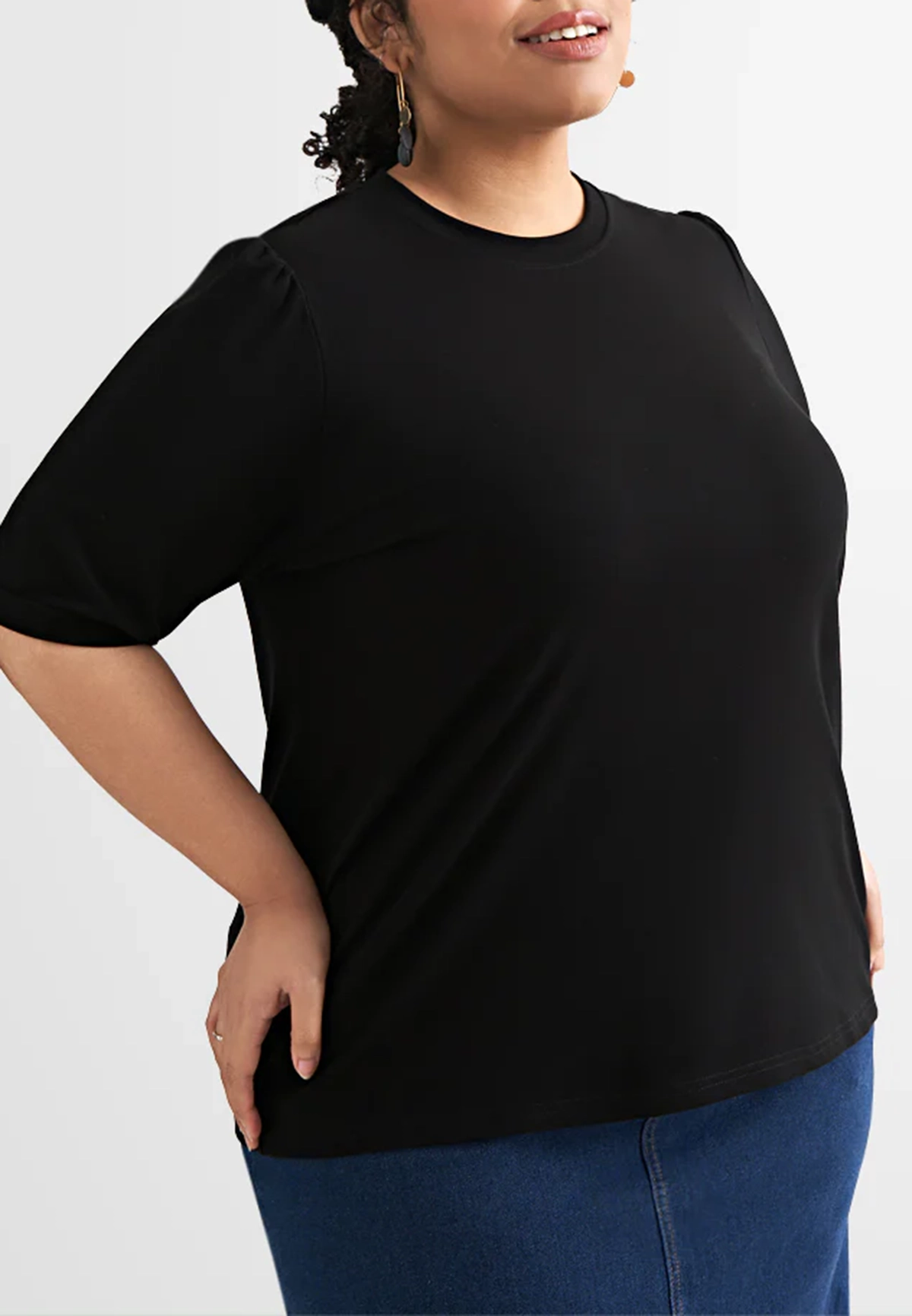 Comfortable loose-fitting top with mid-length sleeves