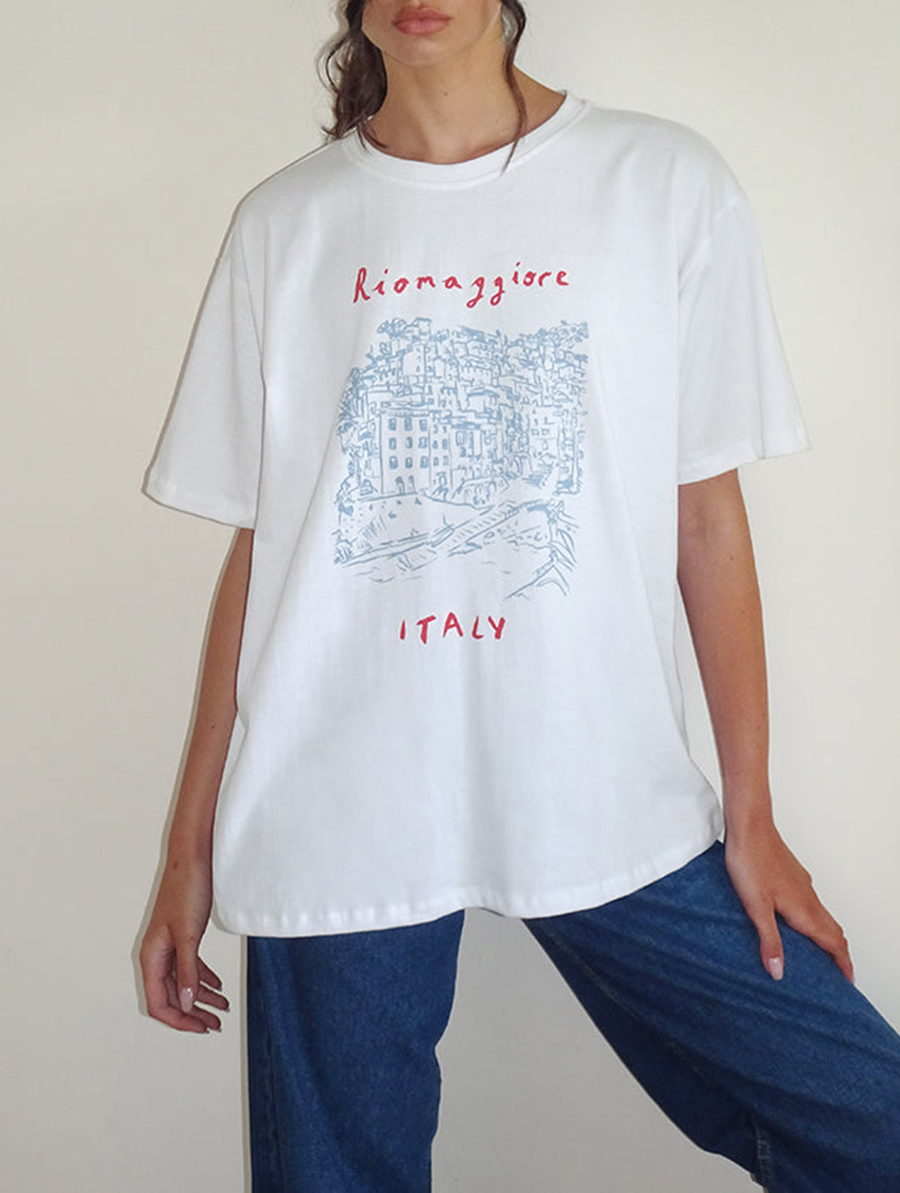 Oversized Basic Tee In Riomaggiore Italy White