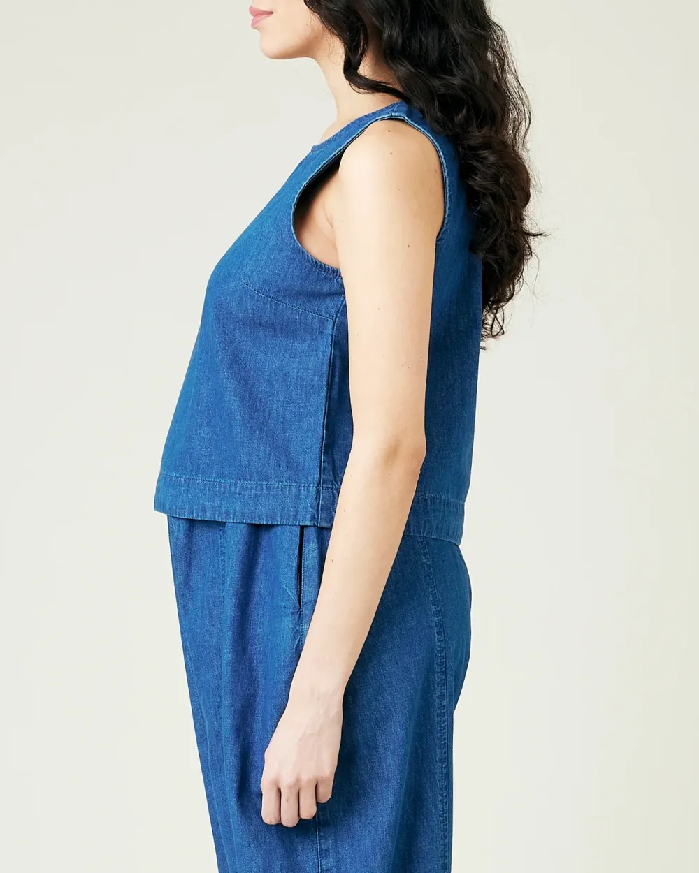 MID WASH DENIM CHAMBRAY TOP