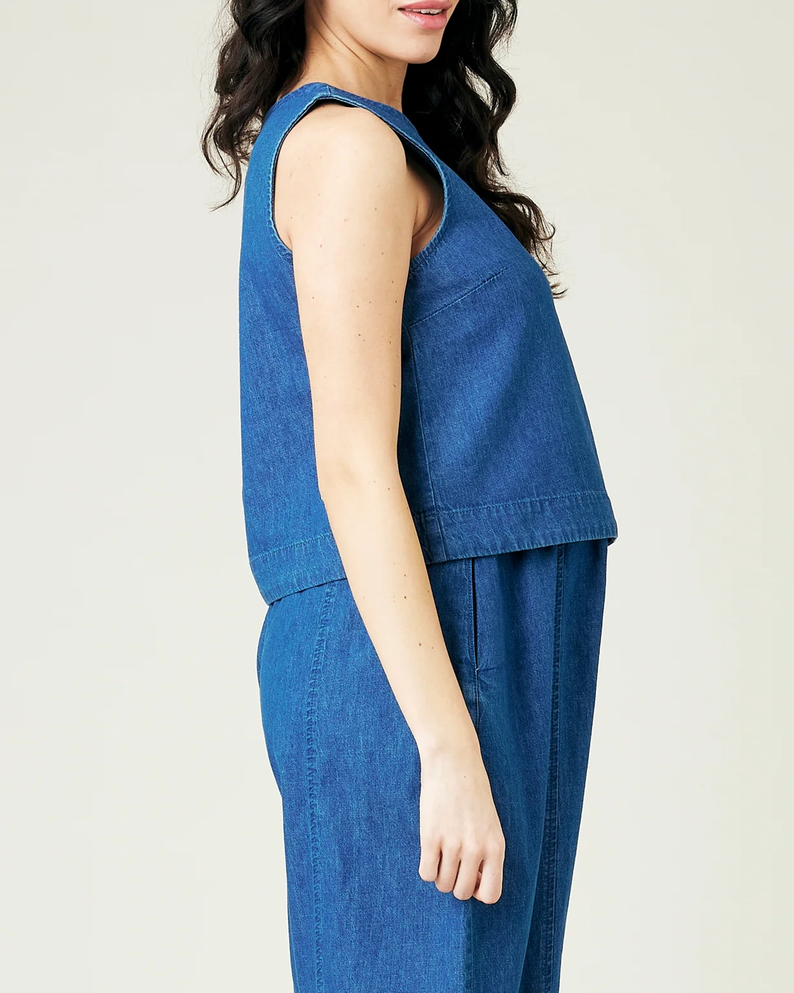 MID WASH DENIM CHAMBRAY TOP