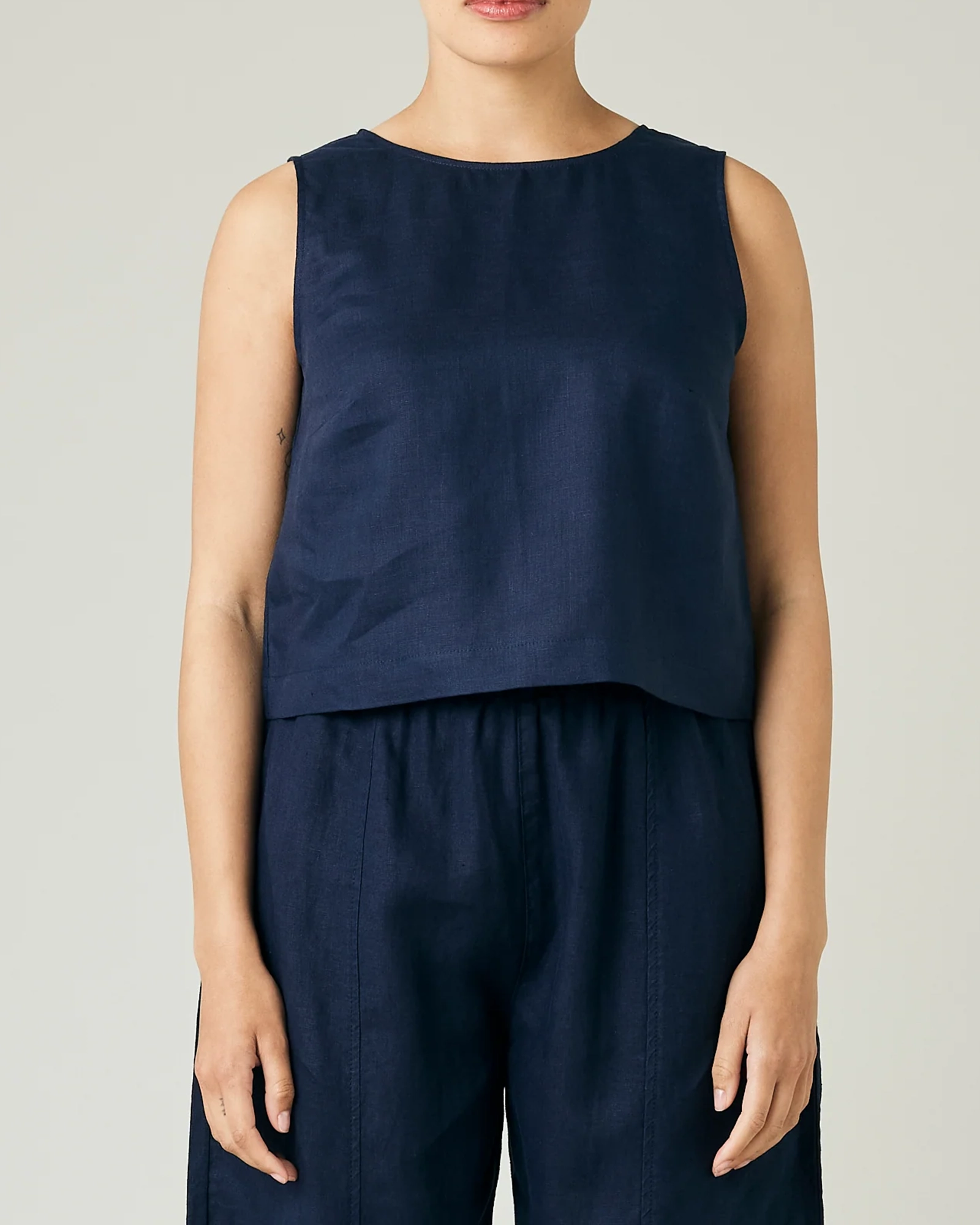 NAVY LINEN TOP