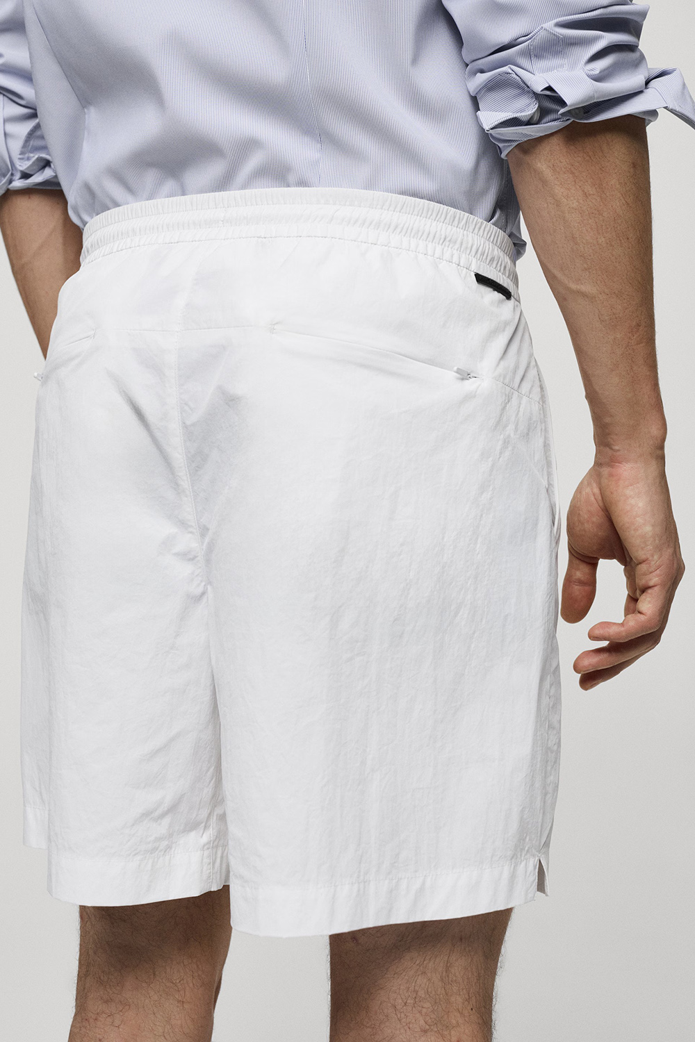 Water-repellent bermuda shorts with drawstring