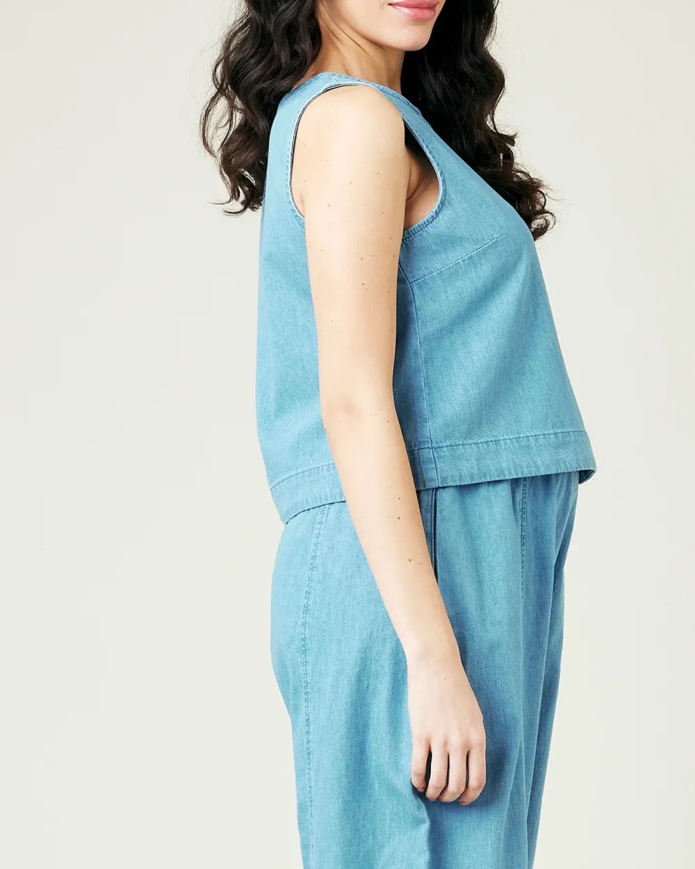 LIGHT WASH DENIM CHAMBRAY TOP