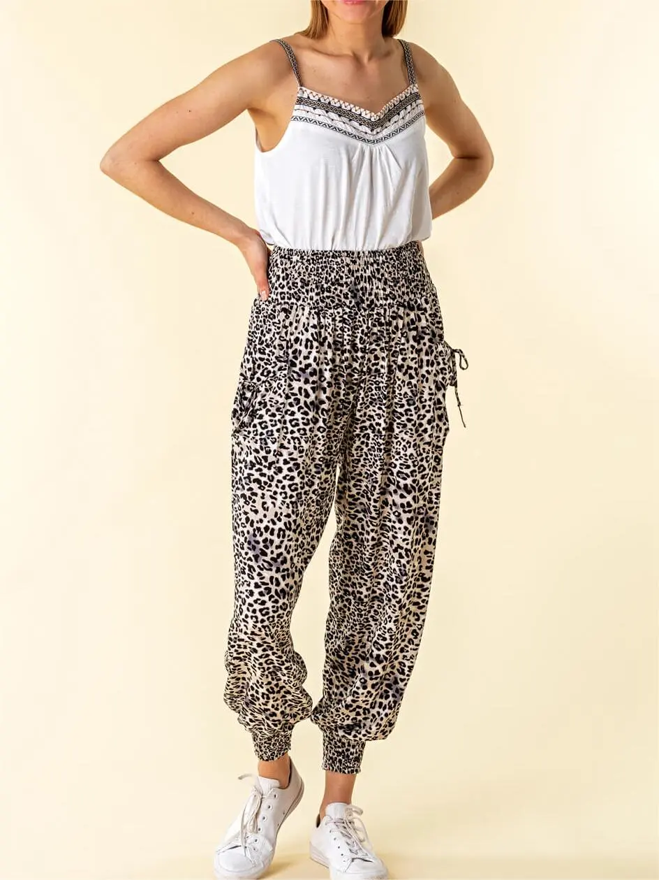 Leopard print cropped trousers