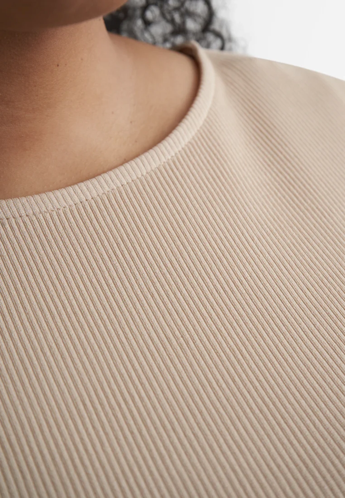 Quarter Sleeve Stretch Ribbed Tee