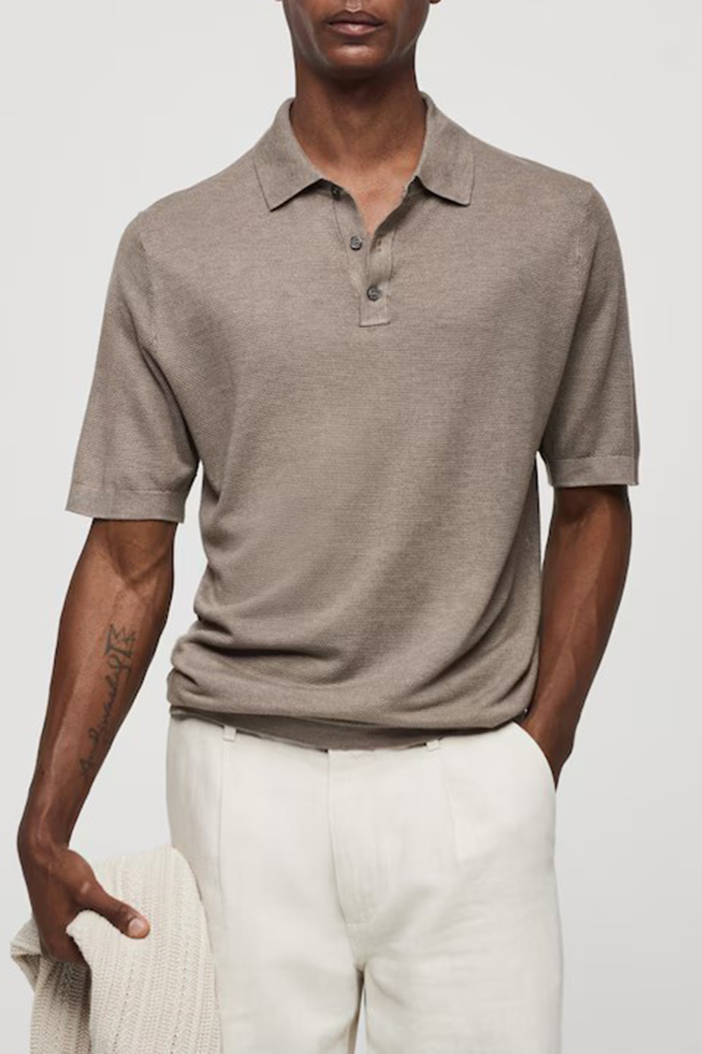 Buttoned micro-structure knitted polo shirt