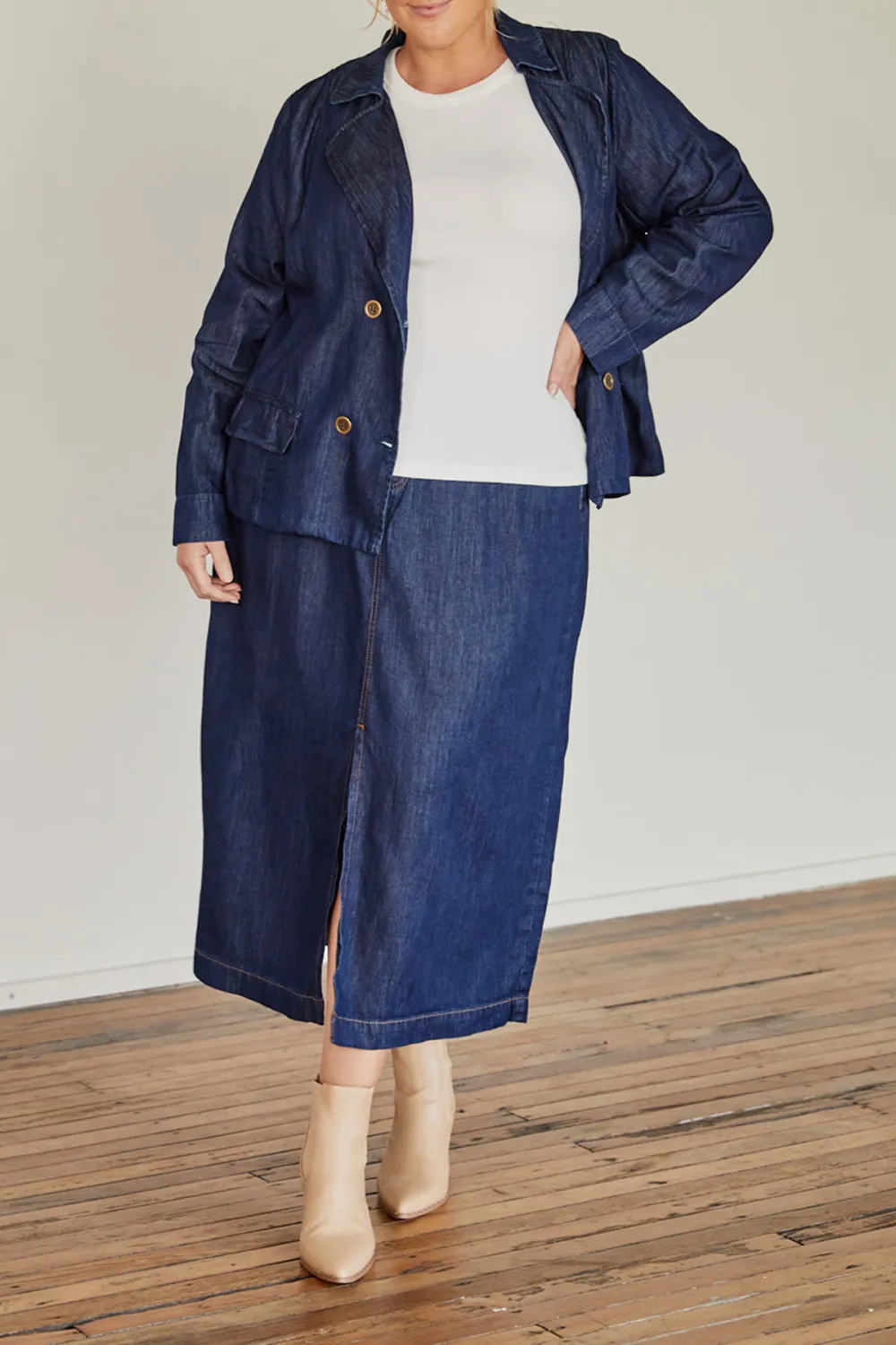 Avalee Tencel Jacket In Dark Wash