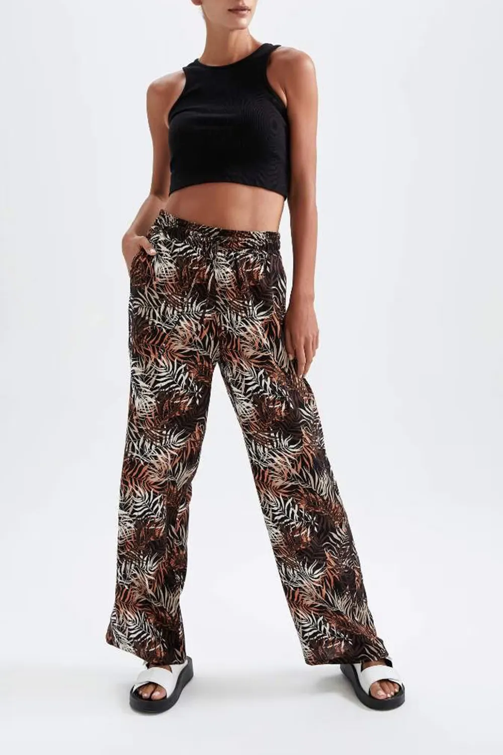 Relax Fit High Waisted Floral Print Chinos