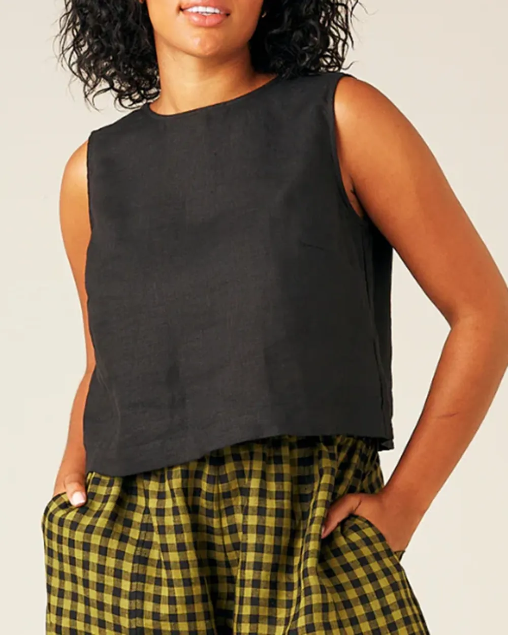 BLACK LINEN TOP