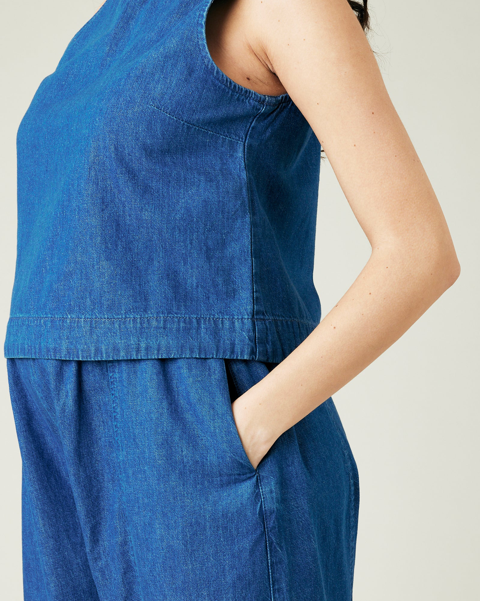 MID WASH DENIM CHAMBRAY TOP