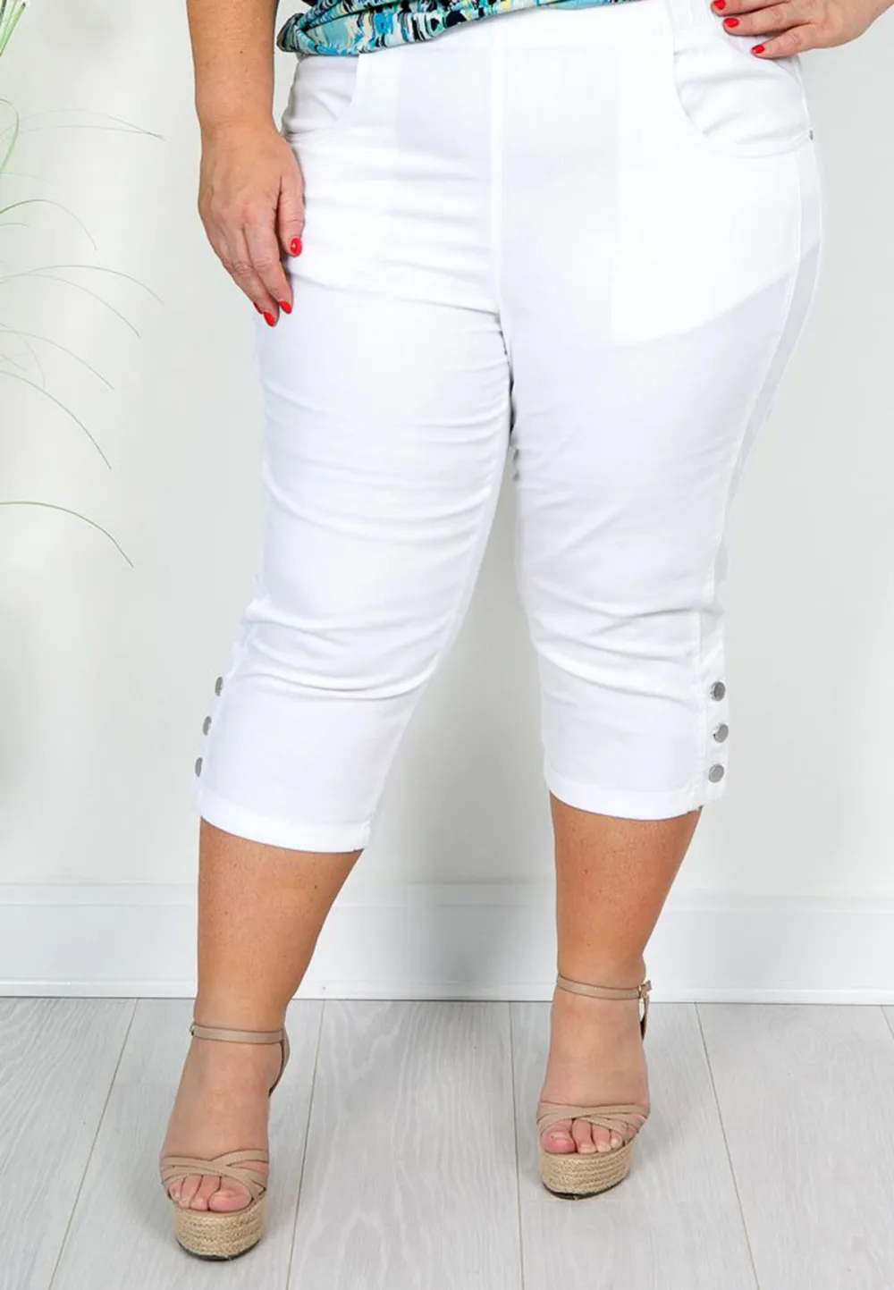 White Button Cotton Cropped Trousers