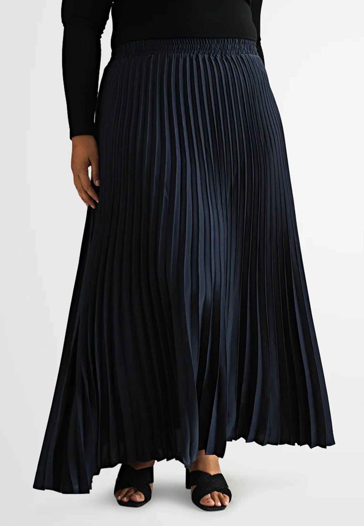 Oversized Smooth Pleated Skirt