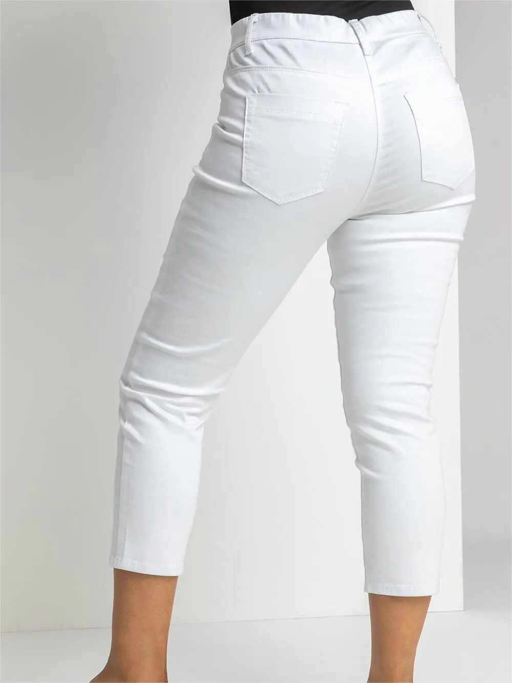 White skinny trousers with front and back pockets