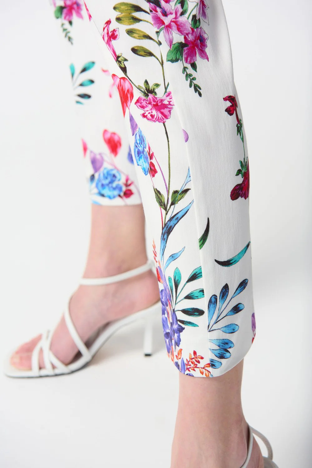 Millennium Floral Print Cropped Pull On Pant