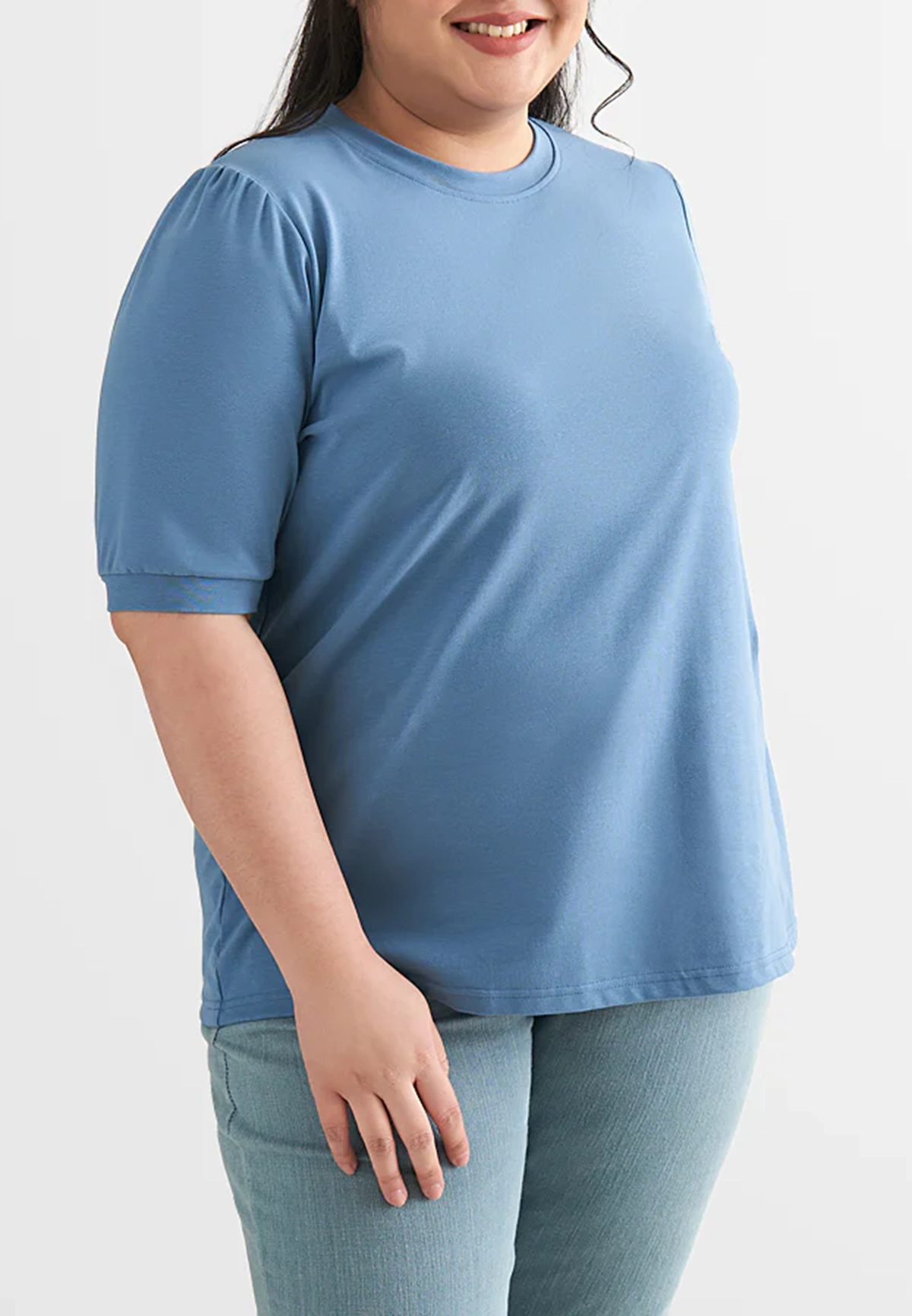 Comfortable loose-fitting top with mid-length sleeves