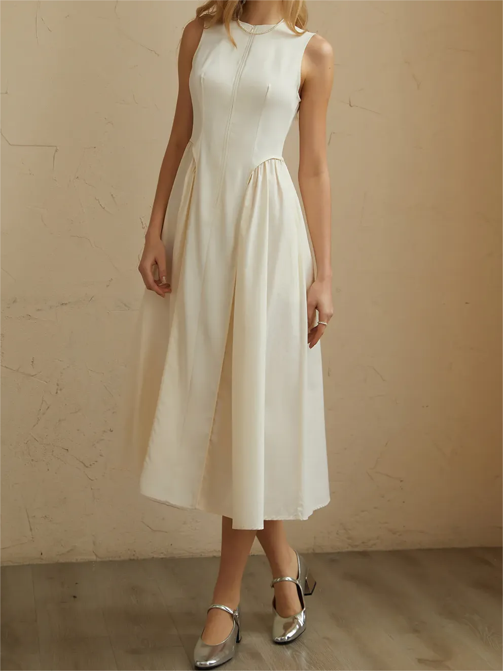 Sleeveless Pockets Pleated Midi Dress