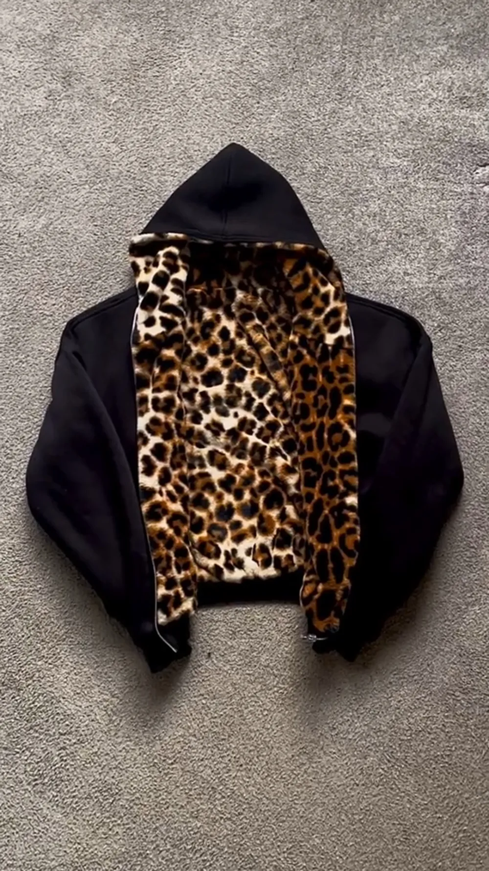 [Preorder]REVERSIBLE LEOPARD PRINT ZIP HOODIE