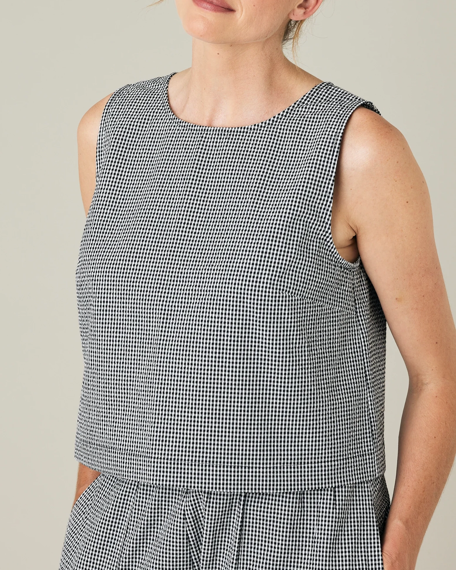 BLACK & WHITE GINGHAM SEERSUCKER TOP