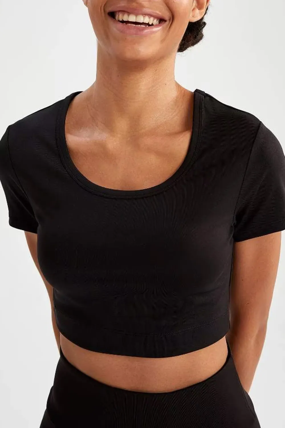 Crew Neck Short Sleeve Crop T-Shirt