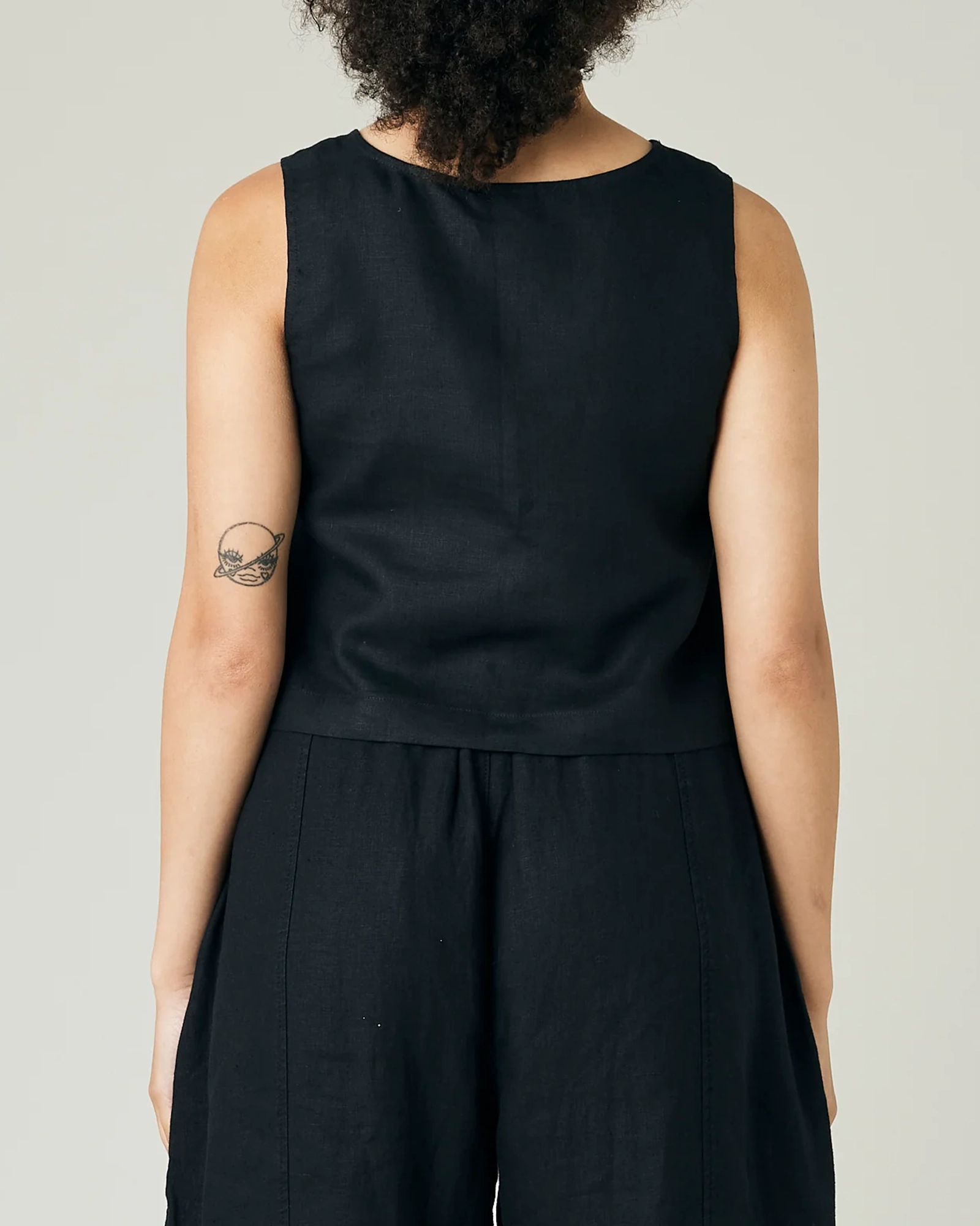 BLACK LINEN TOP