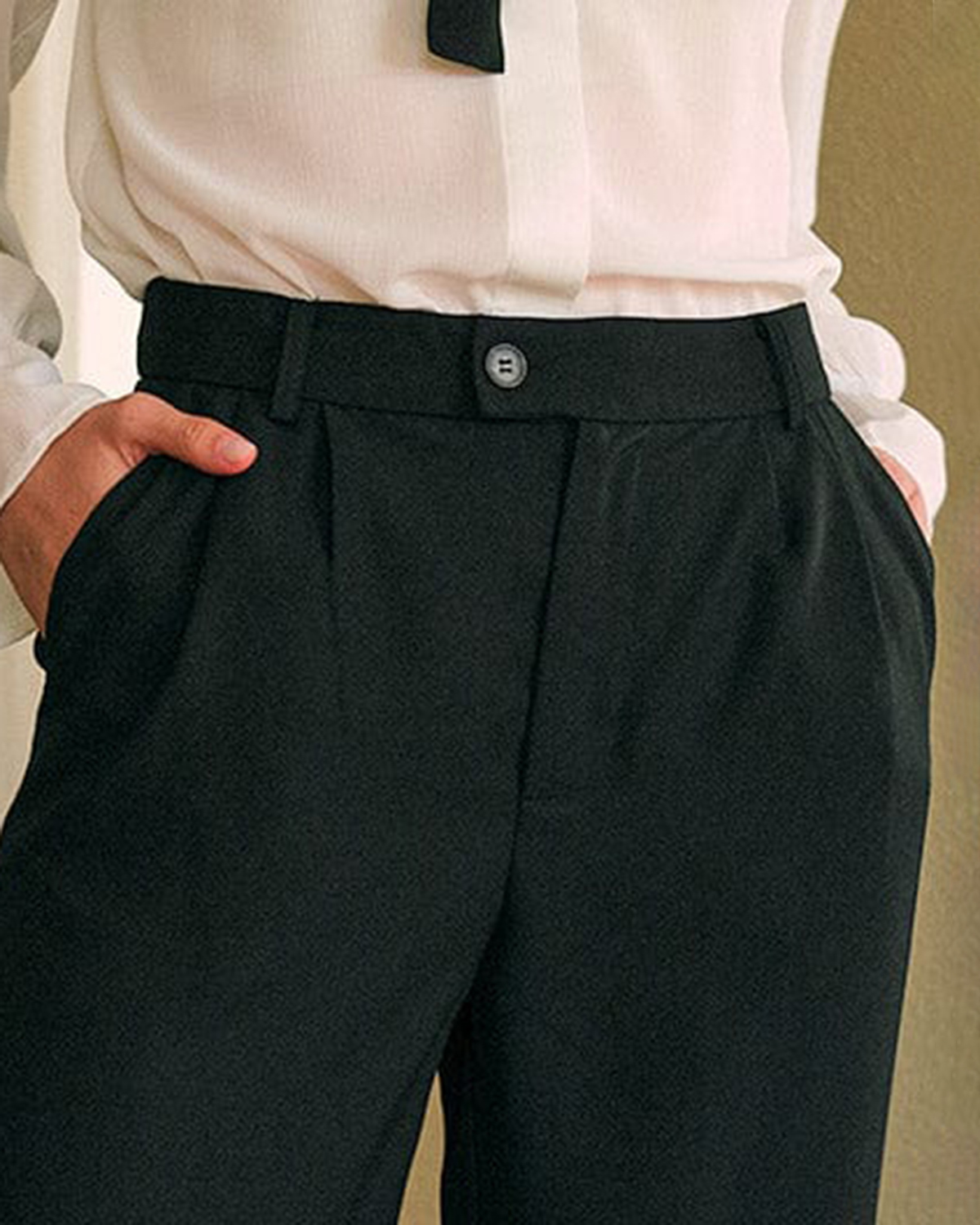 The Solid Pleated High-waisted Pants