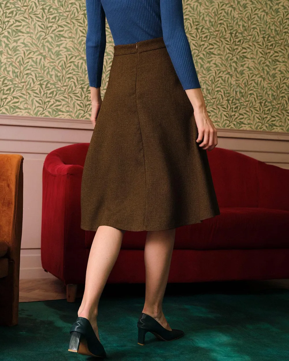 Brown mid-length intellectual skirt