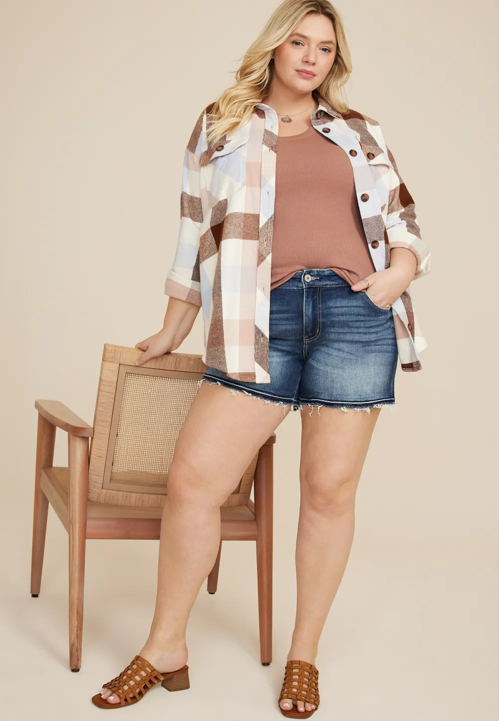 Plus Size KanCan™ Mid Rise Released Frayed Hem 5in Short