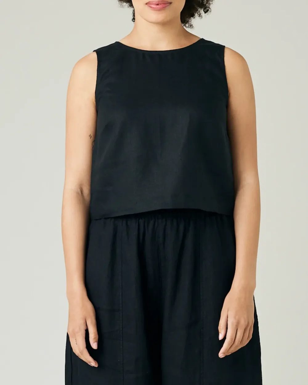 BLACK LINEN TOP