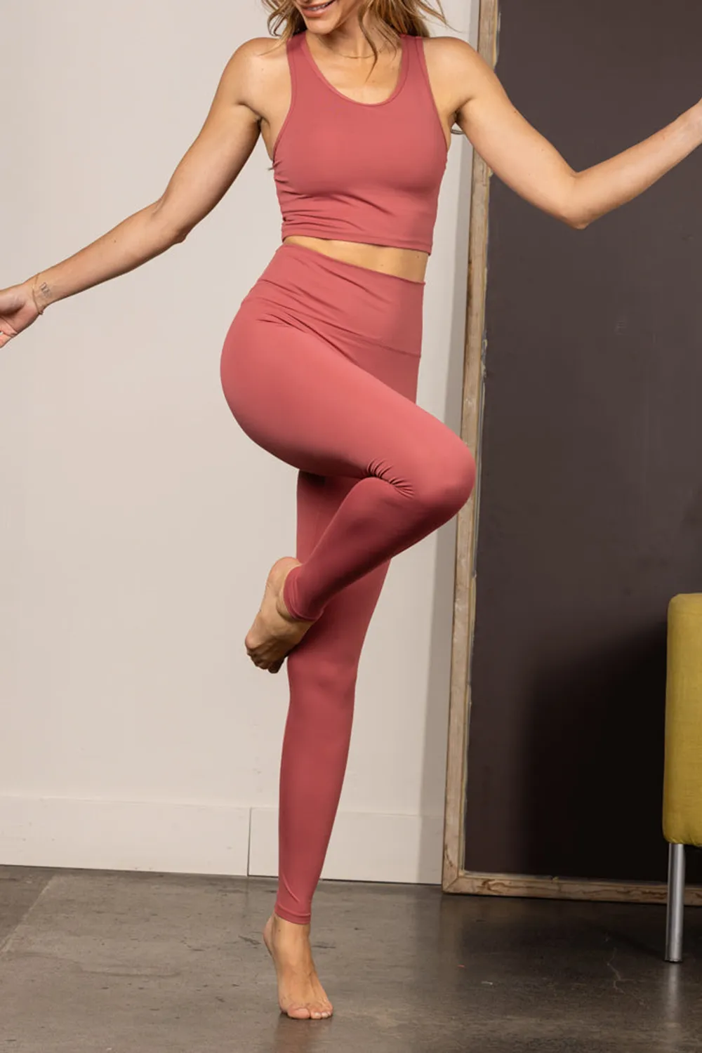 MAGENTA HIGH-RISE LEGGINGS