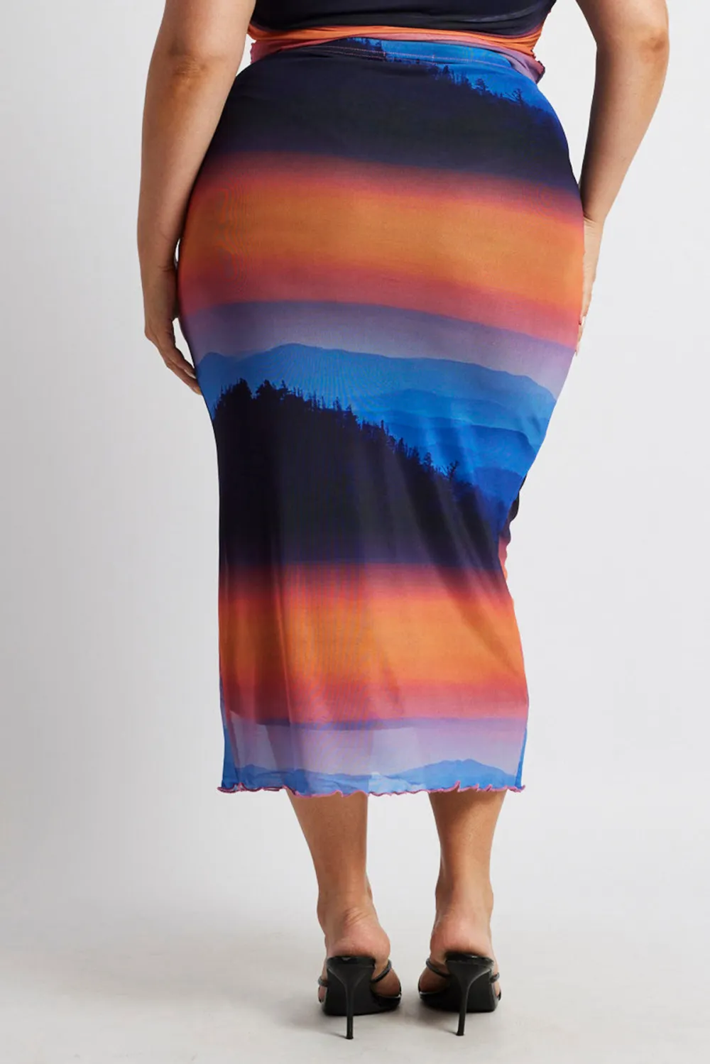 Multi abstract mesh connected landscape skirt