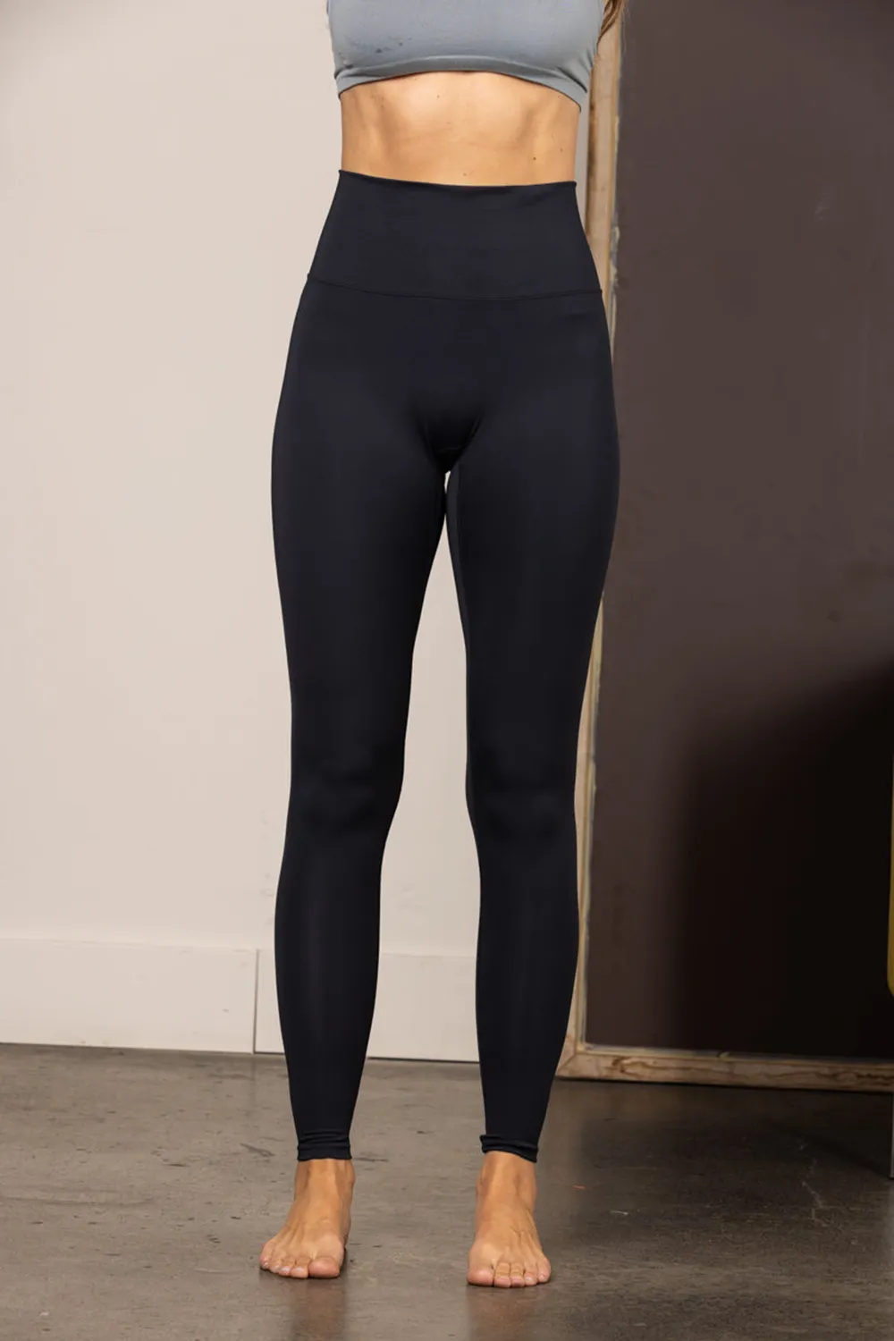 BLACK HIGH-RISE LEGGINGS