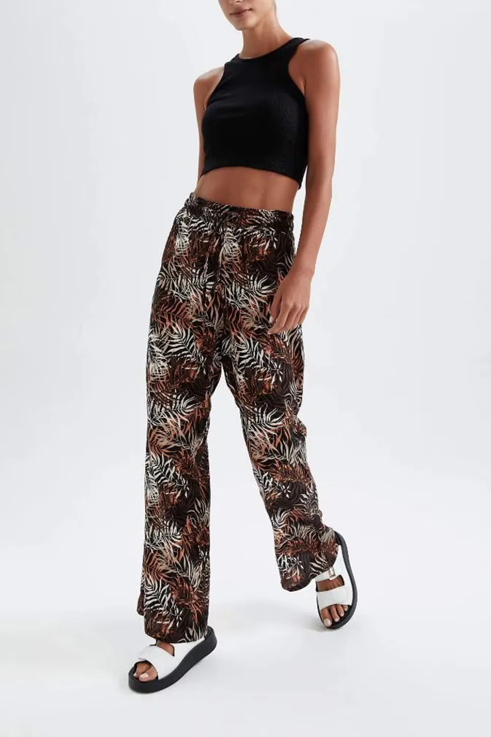 Relax Fit High Waisted Floral Print Chinos