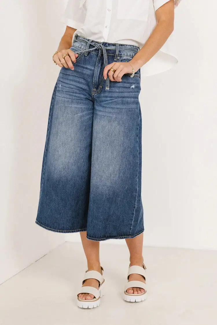 BRUCE CULOTTES IN MEDIUM WASH