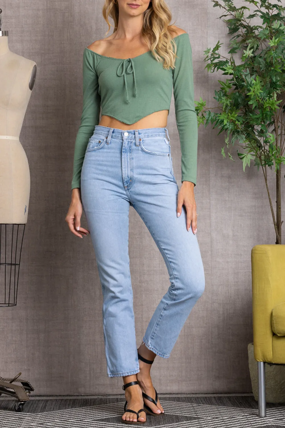 OLIVE SPRUCE RIBBED LONG SLEEVES V-CUT HEMLINE CROP