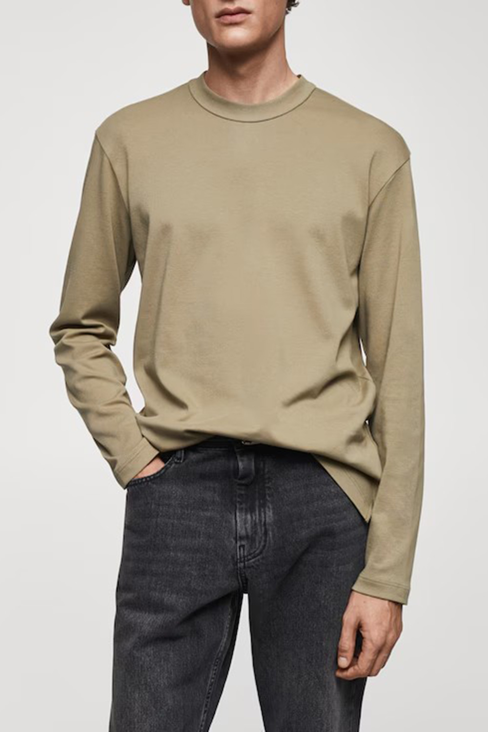 Light Fabric Long-Sleeved T-Shirt