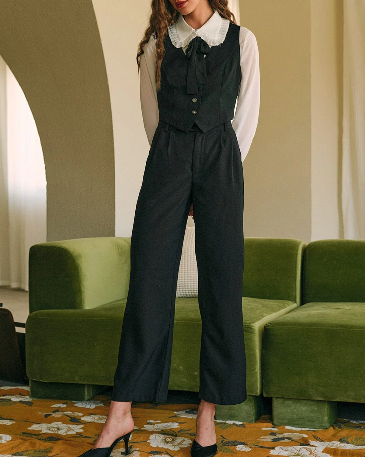 The Solid Pleated High-waisted Pants