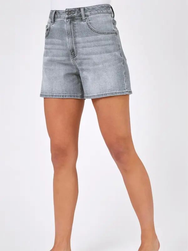 Pocket denim shorts