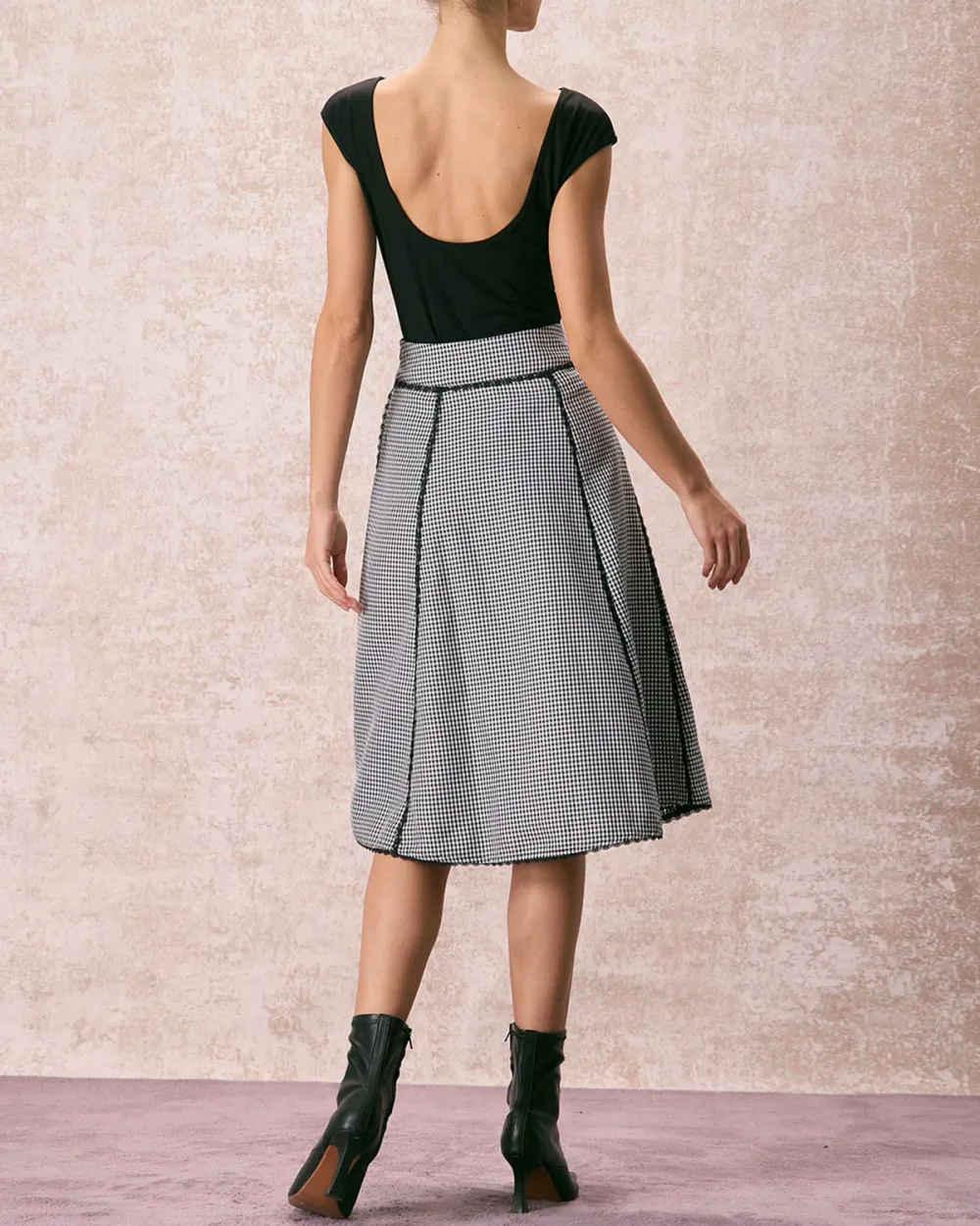 Versatile business midi skirt