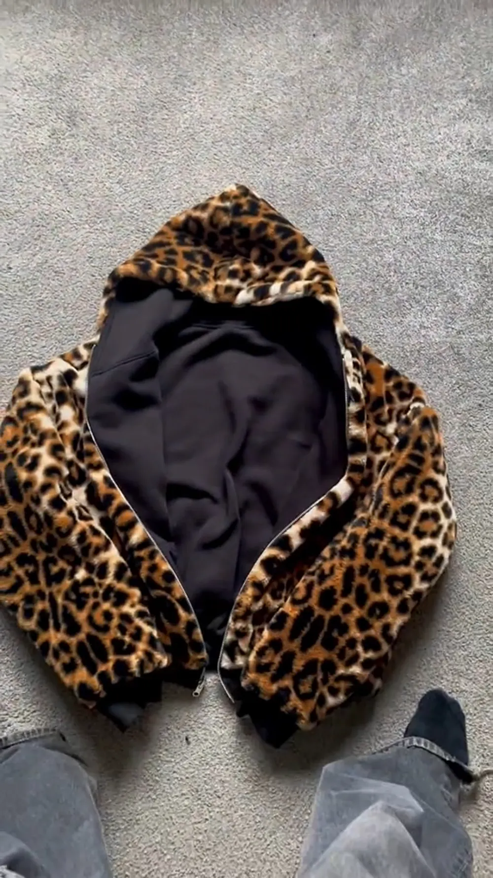 [Preorder]REVERSIBLE LEOPARD PRINT ZIP HOODIE