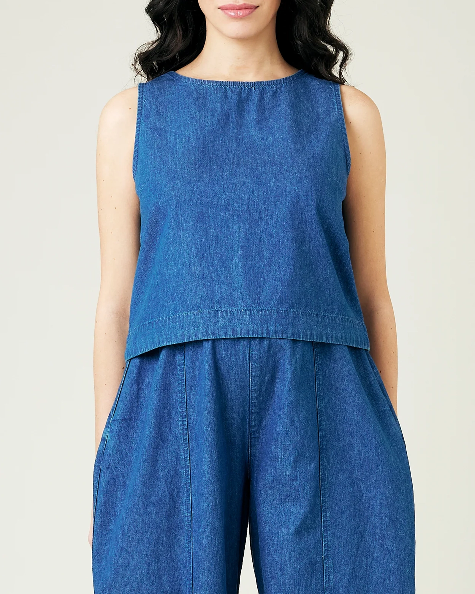 MID WASH DENIM CHAMBRAY TOP